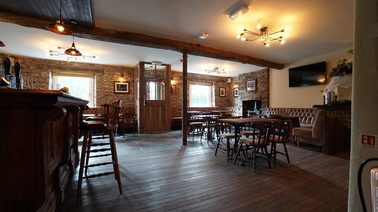 The Horseshoe Inn Crickhowell Exterior photo