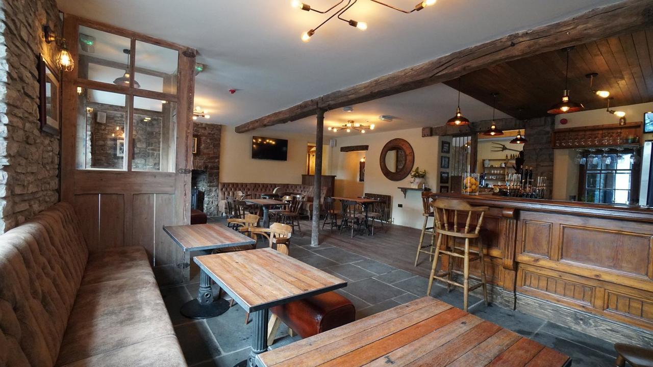 The Horseshoe Inn Crickhowell Exterior photo